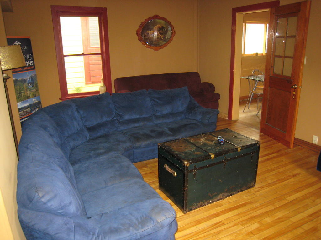 Poppi'S Guesthouse Revelstoke Luaran gambar